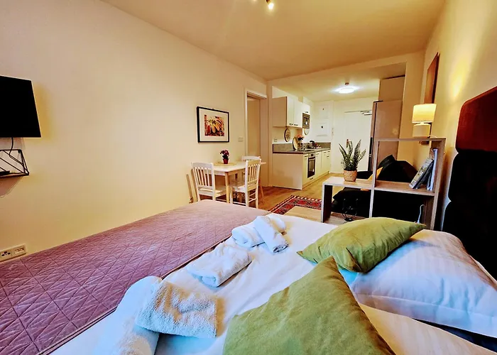 Live-Inn Prague 2 Bdr Family Suite For 1-8 Guests, 20 Mins To Center, Lift, Gym, Reception, Parking, Roof Terrace, Game & Party