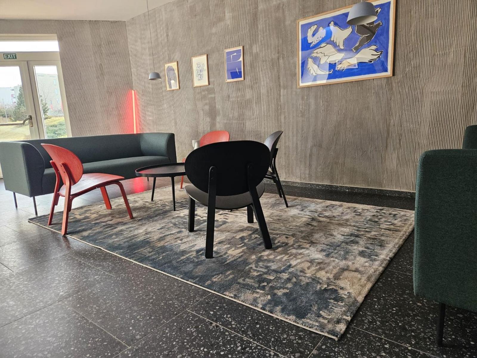 Apartment Live-inn 2 Bdr Family For 1-8 Guests, 20 Mins To Center, Lift, Gym, Reception, Parking, Roof Terrace, Game & Party Prag